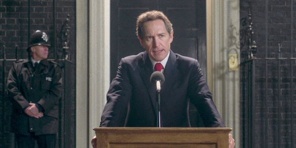 Premierminister Tony Blair (Bertie Carvel) redet gerne – Bild: Netflix