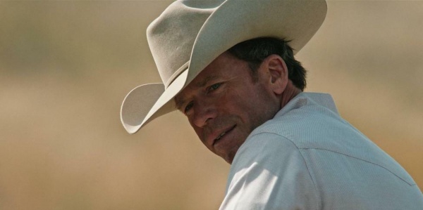 Taylor Sheridan spielt Travis Wheatly und schreibt Drehbuch – Bild: Paramount Network