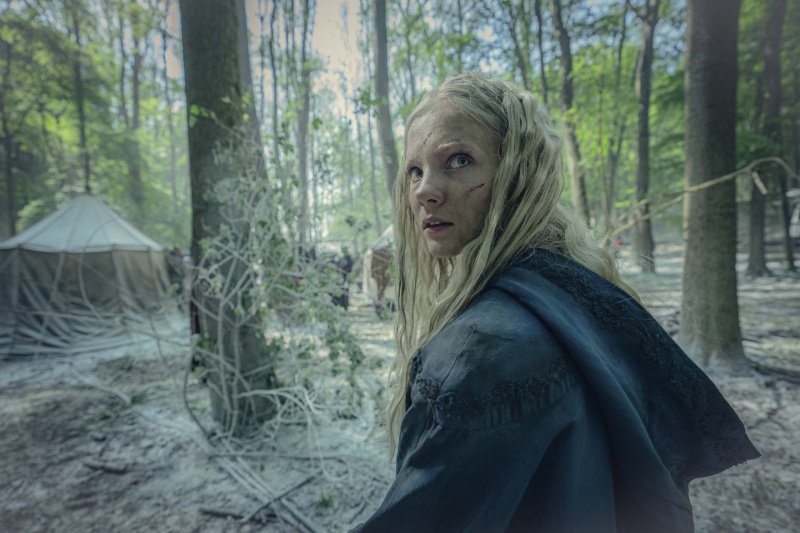 Ciri (Freya Allan) kann sich nirgendwo sicher fühlen – Bild: Katalin Vermes /​ Netflix