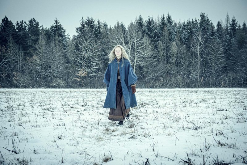 Ciri (Freya Allan) hört den Ruf des Waldes – Bild: Katalin Vermes /​ Netflix