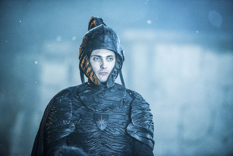 Ritter Cahir Mawr Dyffryn (Eamon Farren) mischt sich ein – Bild: Katalin Vermes /​ Netflix