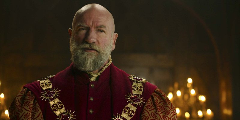 Sigismund Dijkstra (Graham McTavish) plant die Eroberung von Cintra – Bild: Courtesy of Netflix