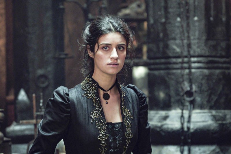 Yennefer von Vengerberg (Anya Chalotra) geht ein Risiko ein – Bild: Susie Allnutt /​ Netflix