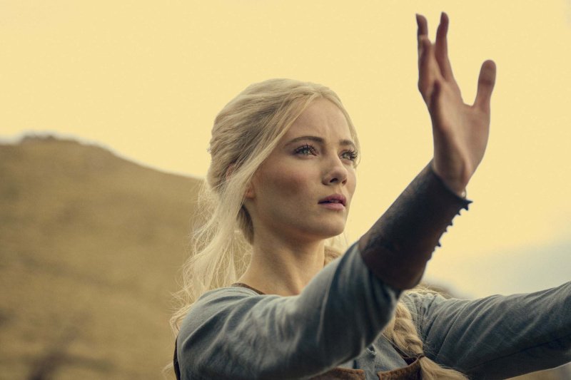 Ciri (Freya Allan) erweitert ihre magische Ausbildung – Bild: Susie Allnutt /​ Netflix