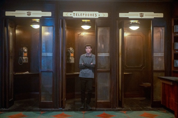 Viktor Hargreeves (Elliot Page) zeigt seine wahre Persönlichkeit – Bild: Christos Kalohoridis /​ Netflix