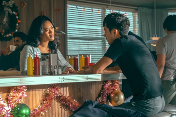 Ben (Justin H. Min) findet Jennifer (Victoria Sawal) unter dem Namen Rosie – Bild: Christos Kalohoridis /​ Netflix