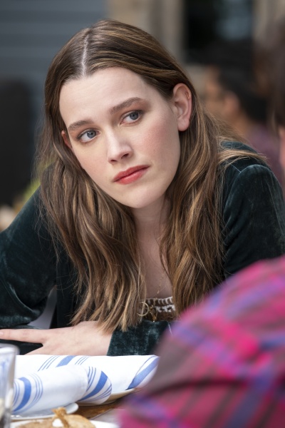 Victoria Pedretti – Bild: Beth Dubber/​Netflix