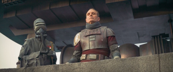 Auf dem Planeten Corvus kennt Lang (Michael Biehn) keine Skrupel – Bild: Lucasfilm Ltd. /​ Disney+