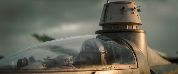 Grogu, Din-Djarin und R5-D4 fliegen im N1-Sternenjäger – Bild: Lucasfilm Ltd. /​ Disney+