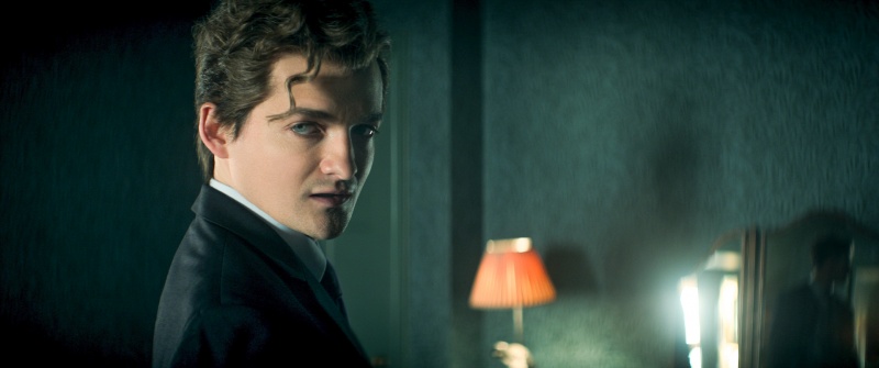 Puck (Jack Gleeson) zeigt sich wandlungsfähig – Bild: Courtesy of Netflix