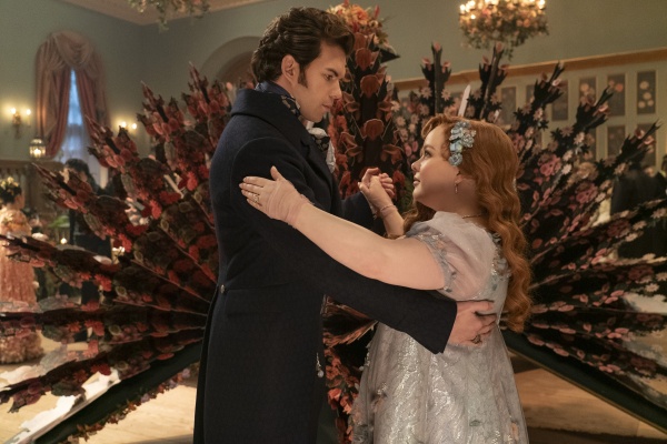 Luke Newton, Nicola Coughlan – Bild: LIAM DANIEL/​NETFLIX