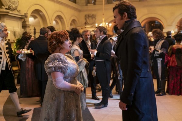 Luke Newton, Nicola Coughlan – Bild: LIAM DANIEL/​NETFLIX
