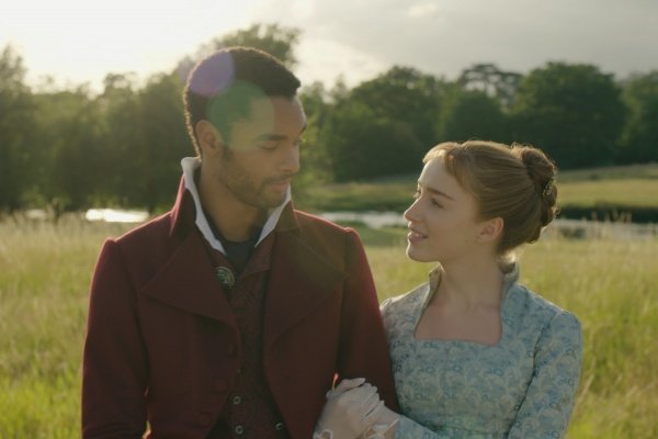 RIDGERTON (L to R) REGÉ-JEAN PAGE as SIMON BASSET and PHOEBE DYNEVOR as DAPHNE BRIDGERTON in episode 106 of BRIDGERTON Cr. COURTESY OF NETFLIX/​NETFLIX © 2020 – Bild: COURTESY OF NETFLIX/​NETFLIX