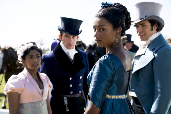 BRIDGERTON (L to R) CHARITHRA CHANDRAN as EDWINA SHARMA, JONATHAN BAILEY as ANTHONY BRIDGERTON, SIMONE ASHLEY as KATE SHARMA in episode 202 of BRIDGERTON. Cr. LIAM DANIEL/​NETFLIX © 2021 – Bild: LIAM DANIEL/​NETFLIX