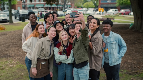 Anneliese Judge, Gabriella Garcia, Lana Jean Turner, Artemis, Logan Allen – Bild: Netflix