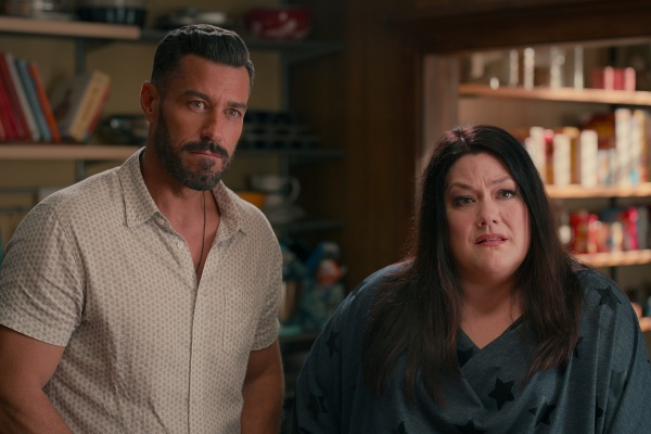 Brandon Quinn, Brooke Elliott – Bild: COURTESY OF NETFLIX