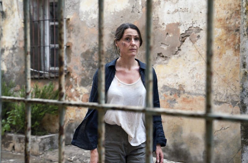 Trotz Erschöpfung bezweifelt DCI Amy Silva (Suranne Jones) die Infos zur Gruppe Jabhat Al’huriya – Bild: arte /​ ITV Studios