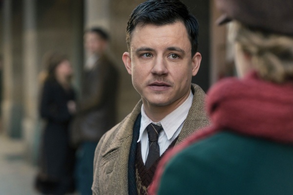 Gerd lässt Friedel (Stephanie Amarell) abblitzen – Bild: RTL /​ X Filme Creative Pool /​ Stefan Erhard