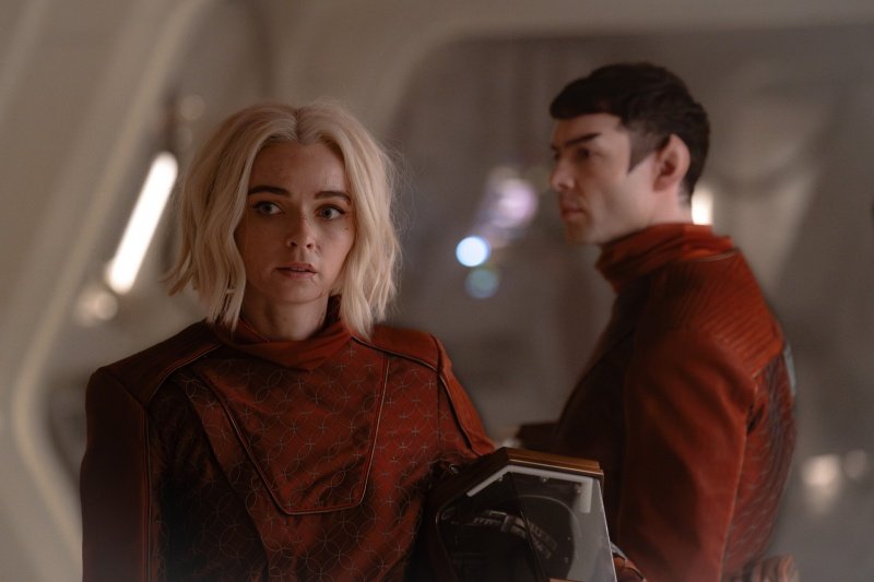 Schwester Christine Chapel (Jess Bush) und Spock (Ethan Peck) leben gefährlich – Bild: Marni Grossman /​ Paramount+