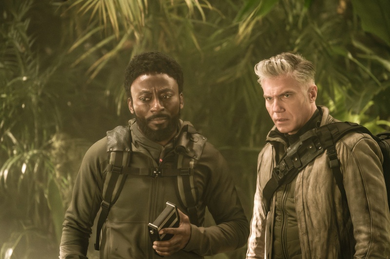 Dr. M’Benga (Babs Olusanmokun, l.) und Captain Pike (Anson Mount) bleiben mistrauisch – Bild: Marni Grossman /​ Paramount+