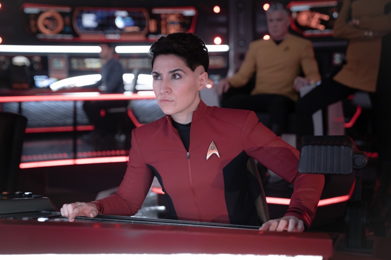 Pilotin Erica Ortegas (Melissa Navia) konzentriert sich – Bild: Marni Grossman /​ Paramount+