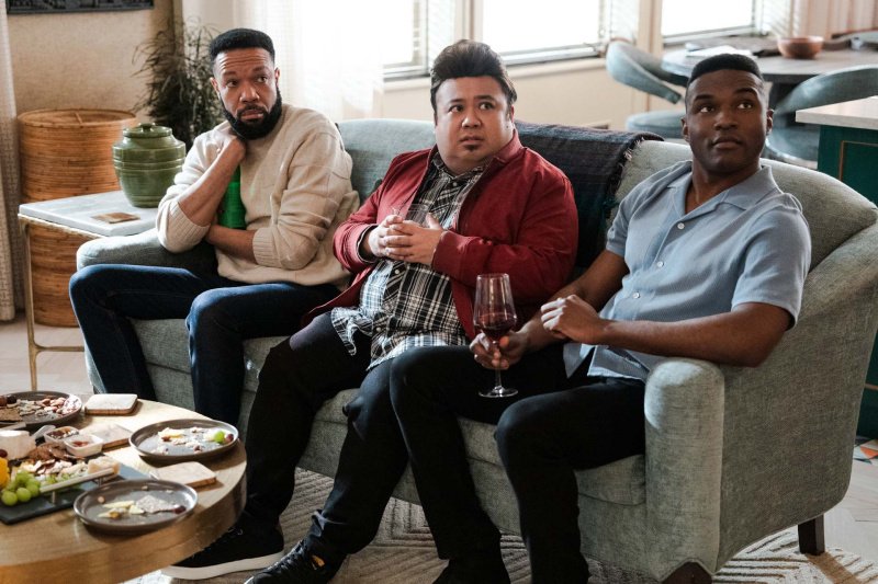Jonathan (Jason Veasey), Bobo (Don Darryl Rivera) und Ty (Gerald Caesar, r.) können kein Wässerchen trüben – Bild: 2023 Hulu /​  Patrick Harbron