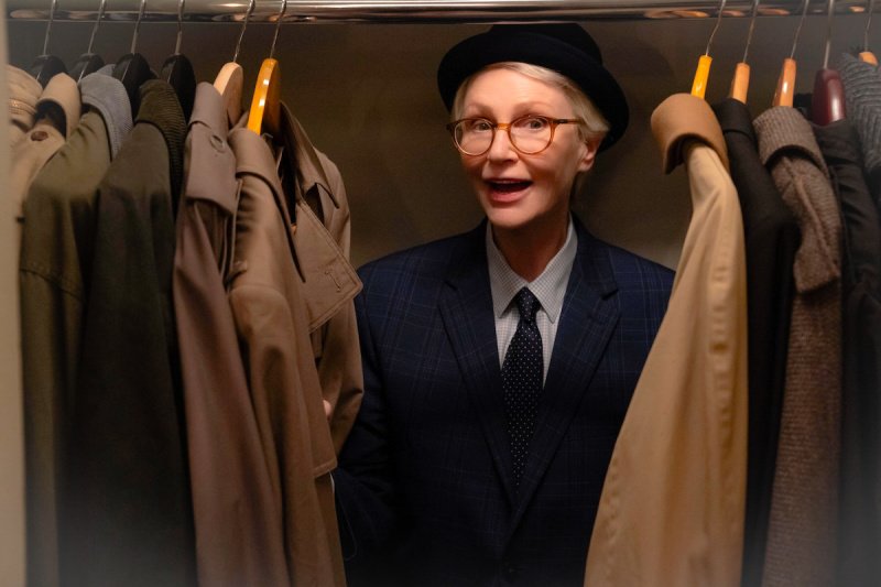Sazz Pataki (Jane Lynch) lebte selbstbewusst und gefährlich – Bild: Patrick Harbron /​ Disney
