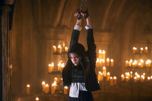 Jenna Ortega – Bild: VLAD CIOPLEA/​NETFLIX