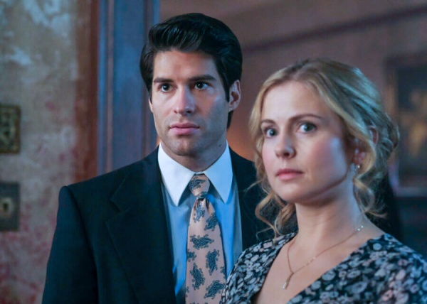 Die Ereignisse verunsichern Trevor (Asher Grodman) und Sam (Rose McIver) – Bild: Bertrand Calmeau /​ CBS