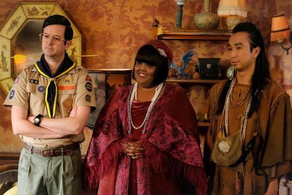 Pete (Richie Moriarty, l.), Alberta (Danielle Pinnock) und Sass (Román Zaragoza) staunen – Bild: Bertrand Calmeau /​ CBS
