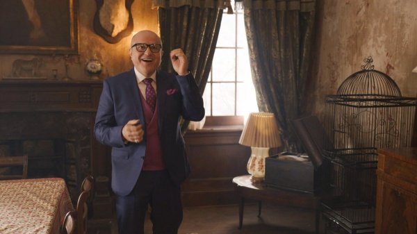 Michael Davenport (Enrico Colantoni) trumpft auf – Bild: Best Possible Screen Grab /​ CBS