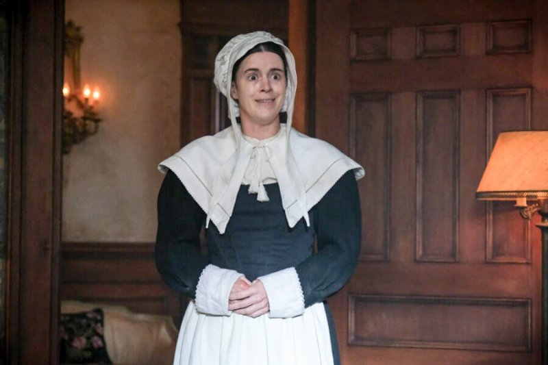 Patience (Mary Holland) sehnt sich nach dem Jenseits – Bild: Bertrand Calmeau /​ CBS