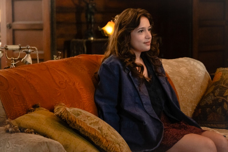 Abby (Gideon Adlon) braucht einen neuen Job – Bild: Bertrand Calmeau /​ CBS