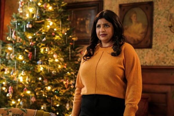 Jays Schwester Bela (Punam Patel) kommt zu Weihnachten – Bild: Bertrand Calmeau /​ CBS