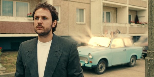 Sven Petzold (Dimitrij Schaad) ermittelt – Bild: Julia Terjung /​ Netflix
