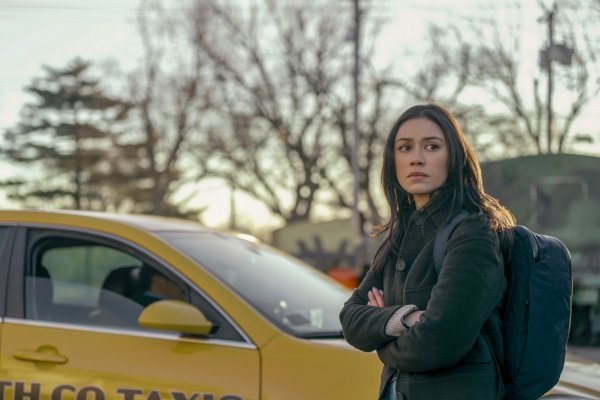 Rose Larkin (Luciane Buchanan) ist wieder da – Bild: Christopher Saunders /​ Netflix