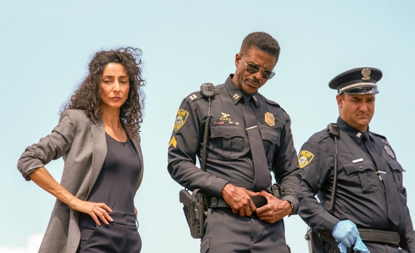 Captain Walter (M.) und Assistant D.A. Evelyn Foley ermitteln – Bild: Marni Grossman/​Paramount+