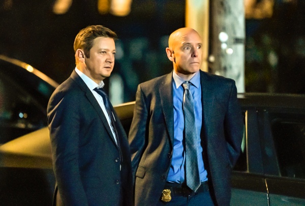 Auf Mike (l.) und Ian (Hugh Dillon) wartet der Showdown – Bild: Dennis P. Mong Jr. /​ Paramount+