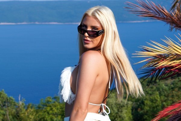 Antonia macht Yasin an – Bild: Paramount+