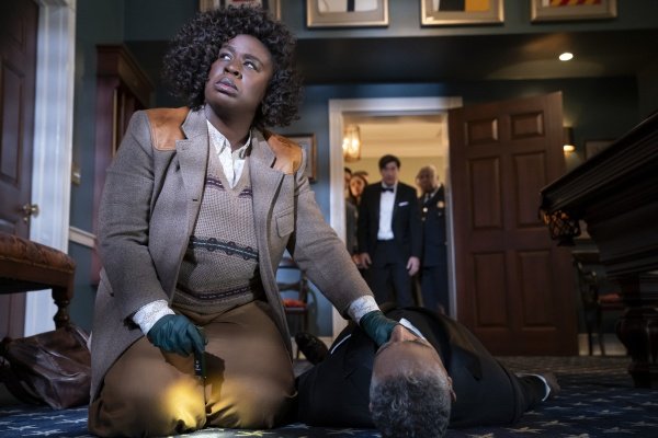 Uzo Aduba, Giancarlo Esposito, Susan Kelechi Watson, Ken Marino, Isiah Whitlock Jr. – Bild: JESSICA BROOKS/​NETFLIX