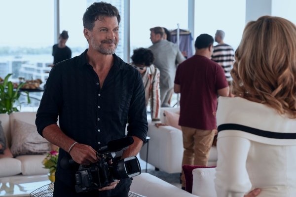 James (Mark Deklin) – Bild: Amanda Matlovich/​Netflix