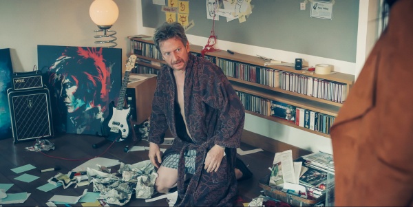 Verbrechen treiben Psychologe Stefan Schwab ins Chaos – Bild: Paramount+