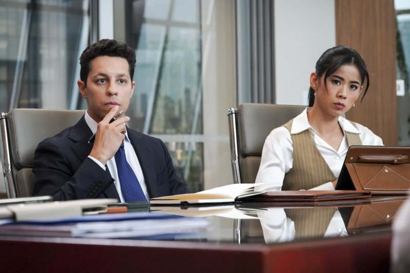 Billy (David Del Rio) vertraut Sarah (Leah Lewis) nicht mehr – Bild: CBS Broadcasting Inc. /​ Michael Yarish