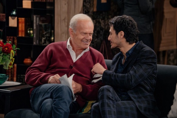 Frasier mag Augustine (Rafael Cebrián) als Olivias Lover – Bild: Chris Haston /​ Paramount+