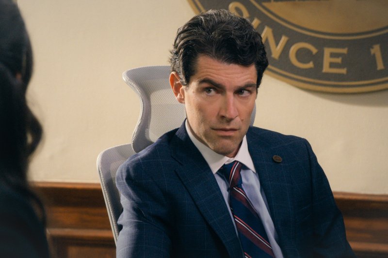 Jack Berenger (Max Greenfield) steckt in der Klemme – Bild: Courtesy of Netflix