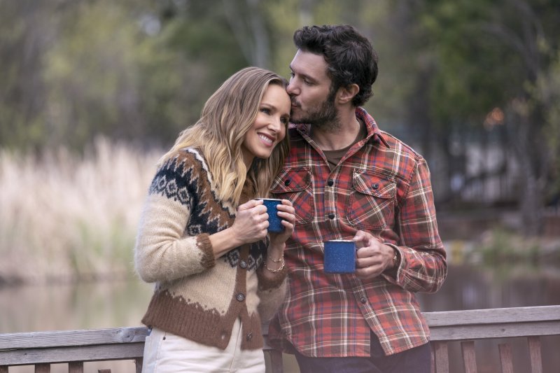 Kristen Bell als Joanne, Adam Brody als Noah – Bild: Adam Rose/​Netflix © 2024
