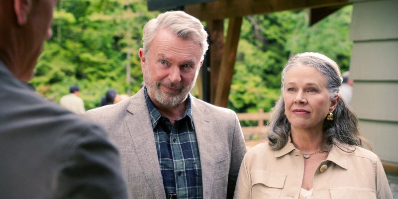 Trotz Entfremdung halten Paul (Sam Neill) und Mary Souter (Iris Quinn) zusammen – Bild: Courtesy of Netflix