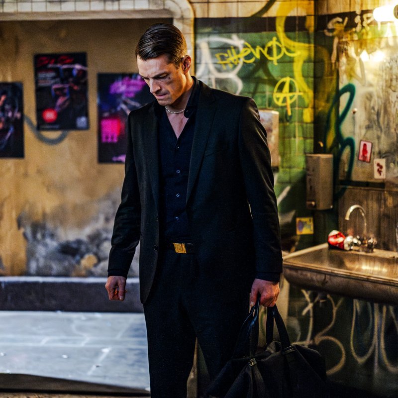 Bislang ist Tom Waaler (Joel Kinnaman) immer durchgekommen – Bild: Francisco Munoz /​ Netflix
