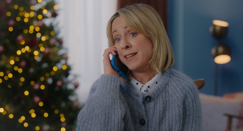 Trevors Ex-Frau Jess (Claudia Blakley) überbringt eine schlechte Nachricht – Bild: Courtesy of Netflix