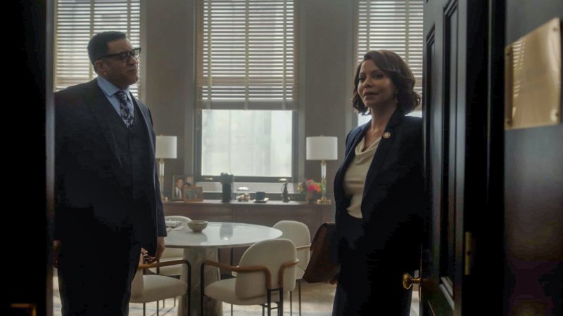 Richter Elijah Robinson (Harry Lennix) zwingt Mae (Gloria Reuben) zu einer Entscheidung – Bild: 2026 CBS Broadcasting, Inc.